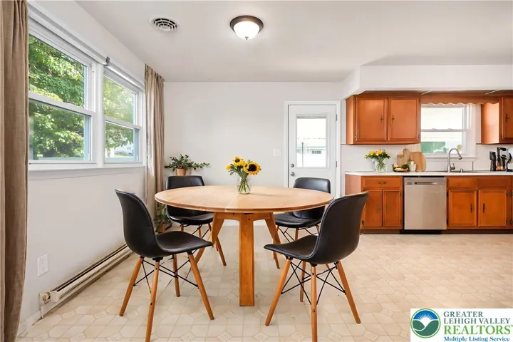Virtually Staged-Dining Area