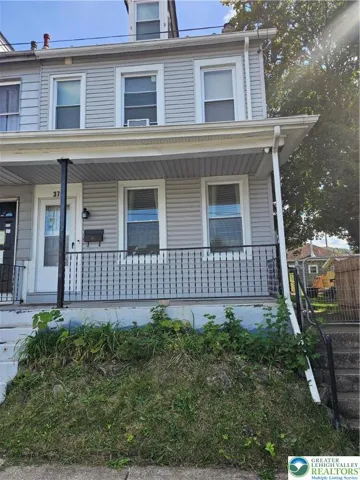 Welcome home to 370 W Grant Street