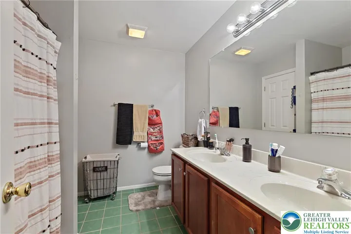 En-Suite Bathroom