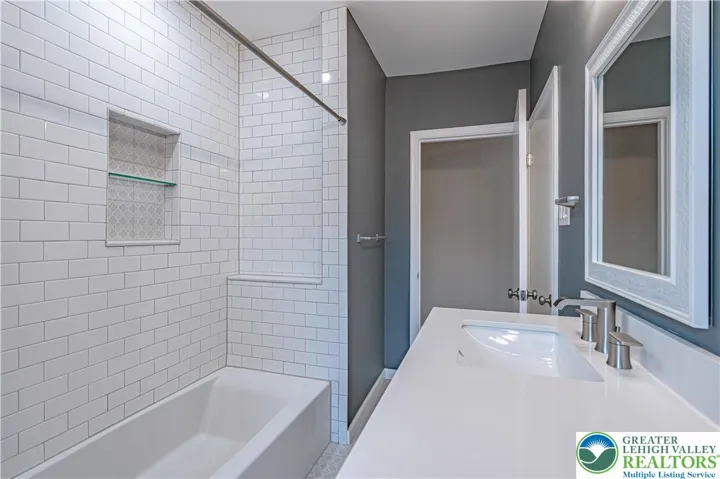 Modern main full bathroom