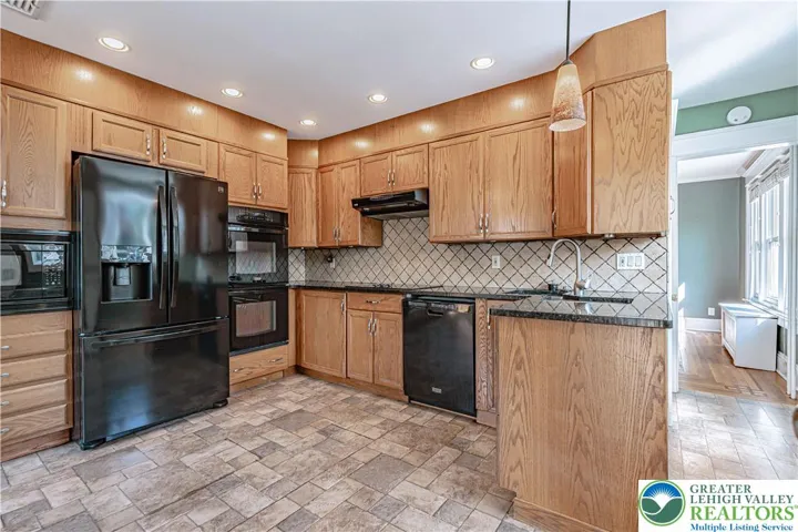 Double oven and cooktop, perfect for holidays