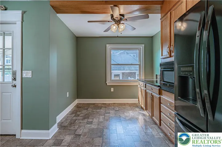 Large and cozy eat-in area