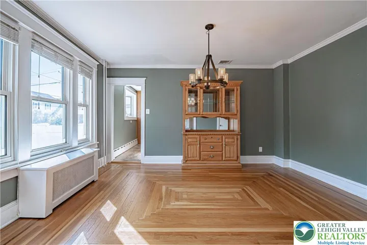 Dining room leading to the kitchen