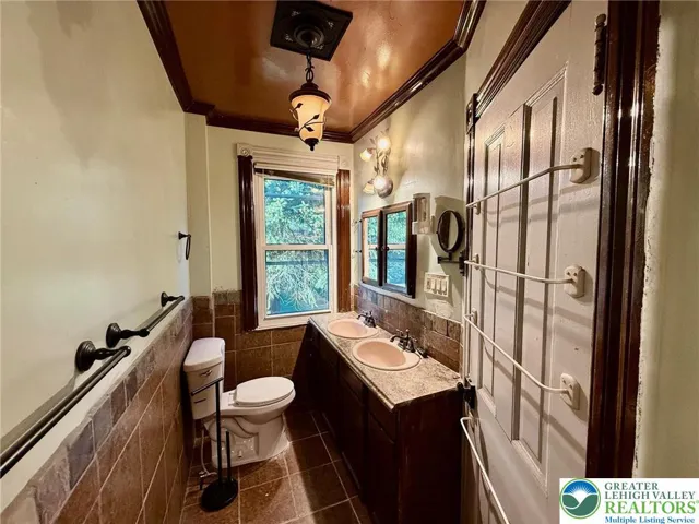 Primary Full Bath