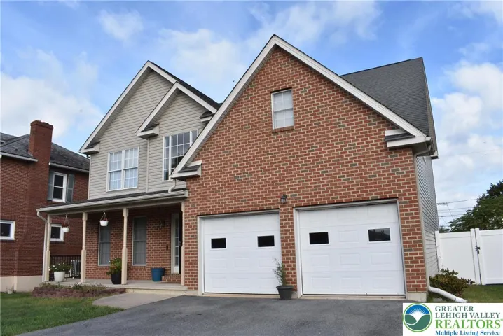 2004 Built Modern Colonial