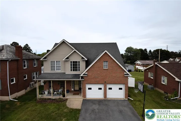 2004 Built Modern Colonial