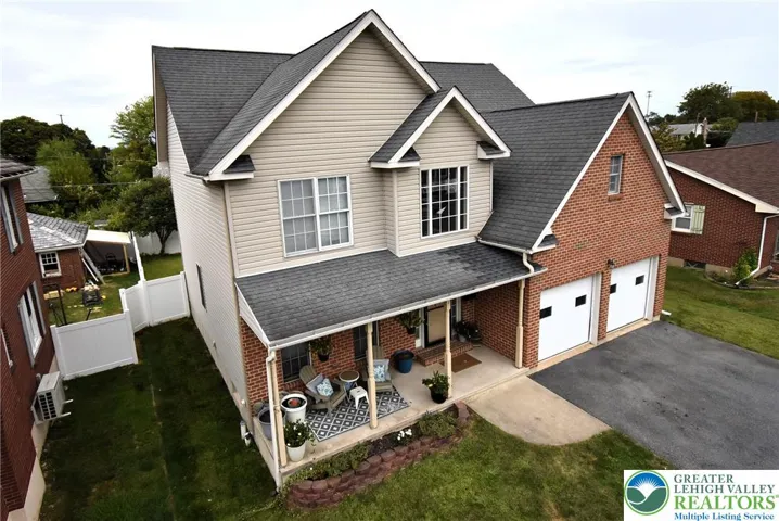 2004 Built Modern Colonial