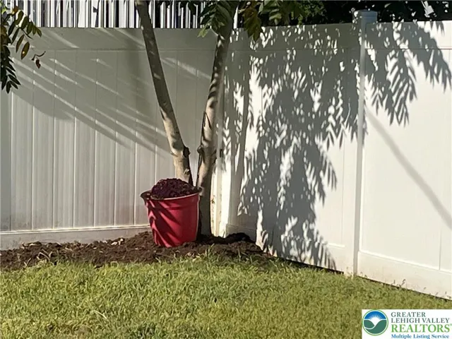 Low maintenance fence