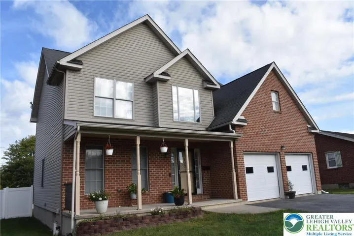 2004 Built Modern Colonial