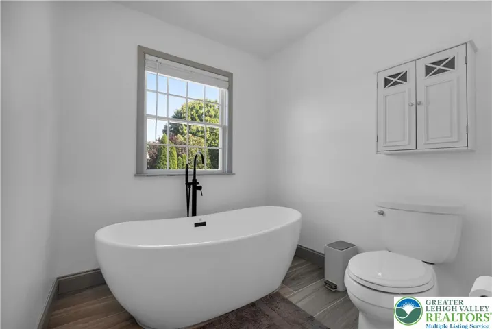 Soaking tub