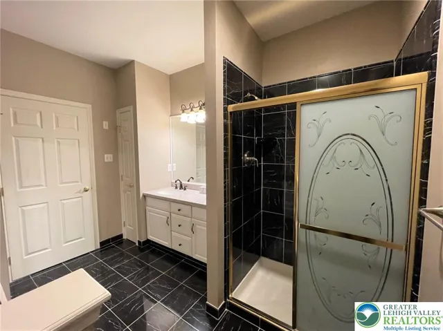 1st fl primary bedroom bath