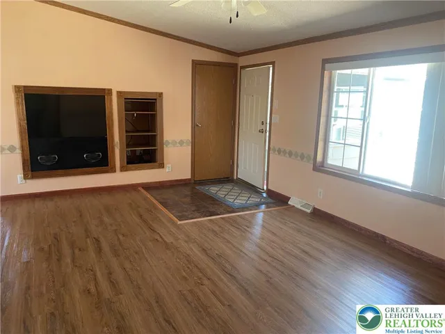 Living Room ~ 12 x 17