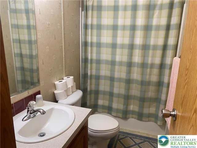 Full bath off living area & add'l bedrooms ~  8 x 5