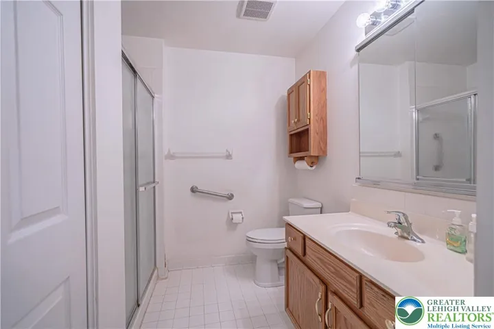 Full Hall Bathroom