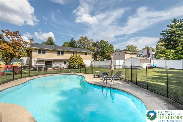 Concrete pool