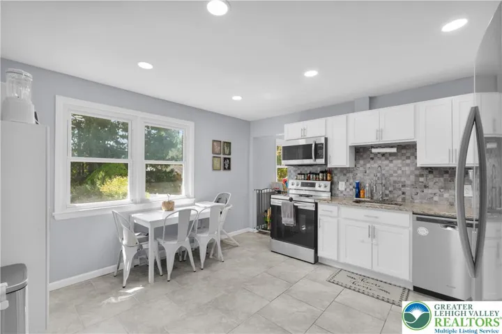 Eat in kitchen
