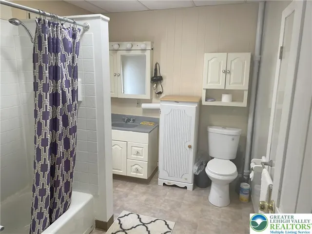 Main Bath R