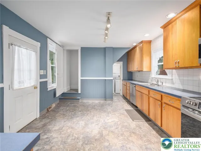 kitchen also has a 2nd flight of steps also leading from floor 1 to floor 2.