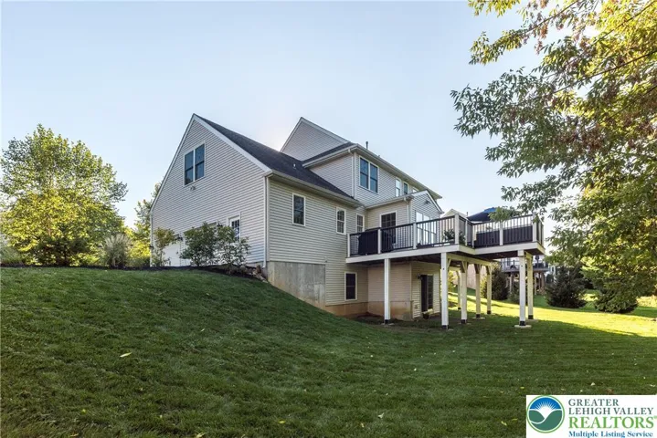 Another view of the back of the house.