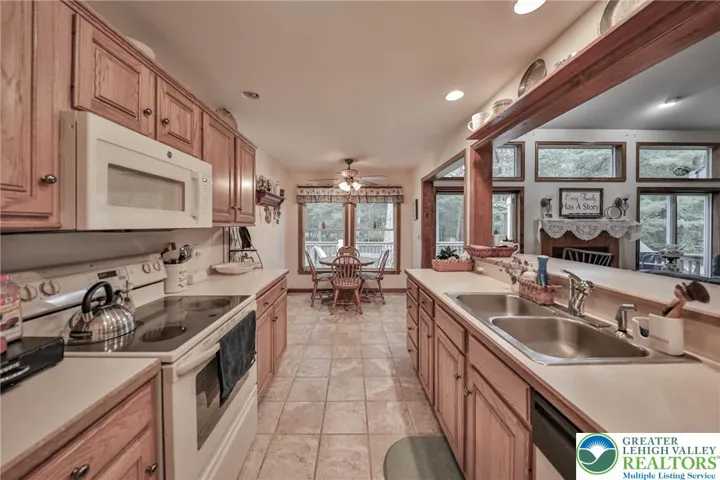Full kitchen