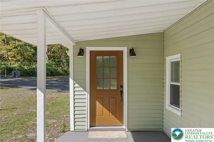 Covered deck, a cozy spot for morning coffee!