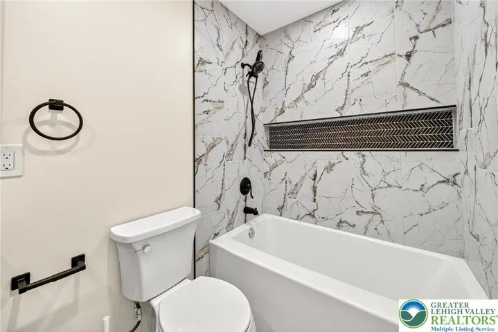 Hall bath infinity niche with lighting
