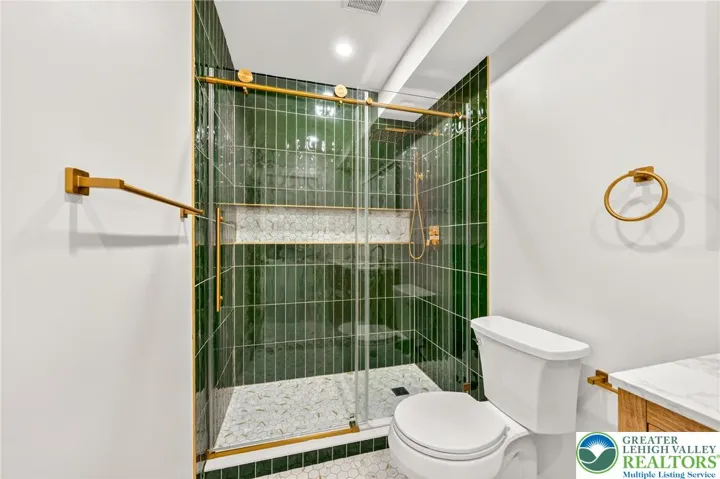 Master Bath with lighted infinity niche