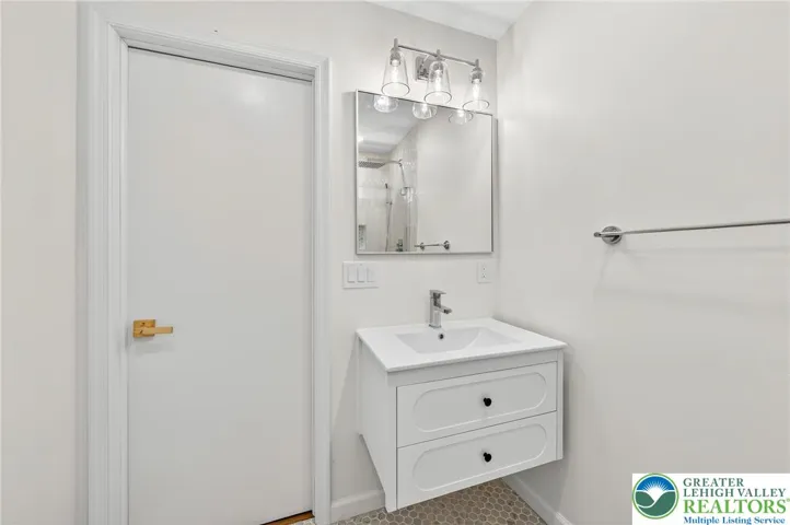 In-law suite Full Bath