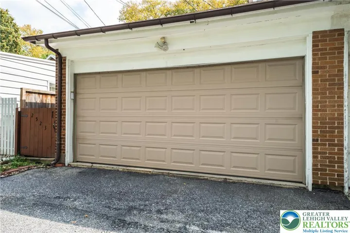 Detached Garage
