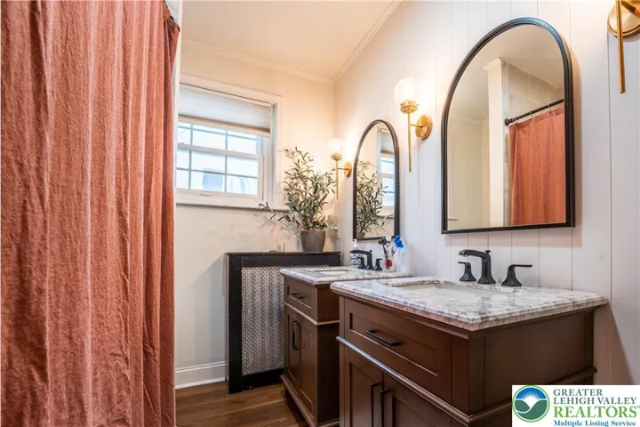 2nd Floor Bathroom