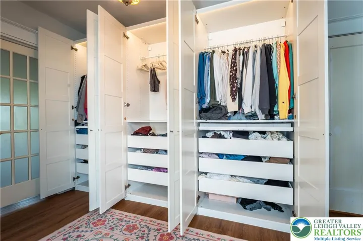 Walk-in Closet