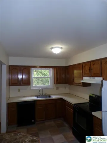 Kitchen cabinet