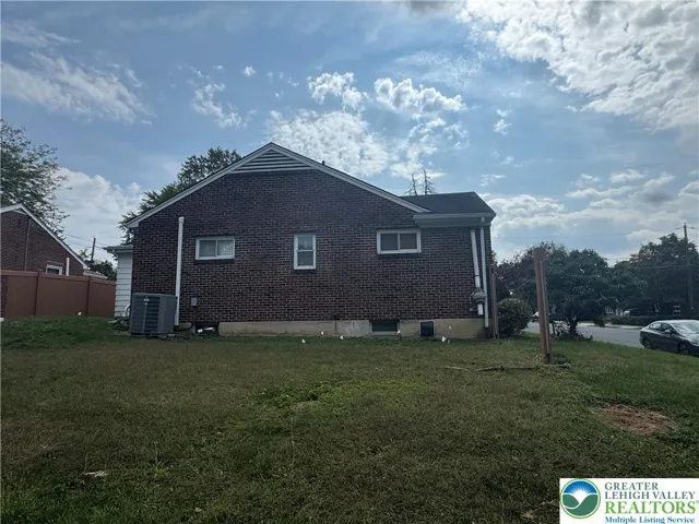 Left side view from Livingston Street