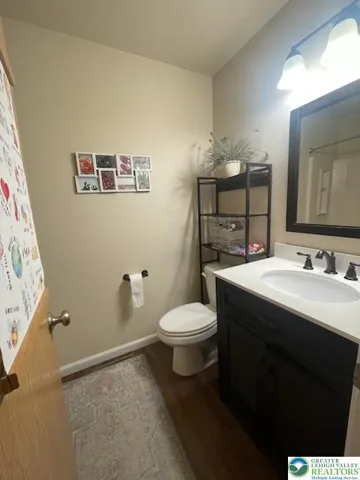 3rd Floor Full bath
