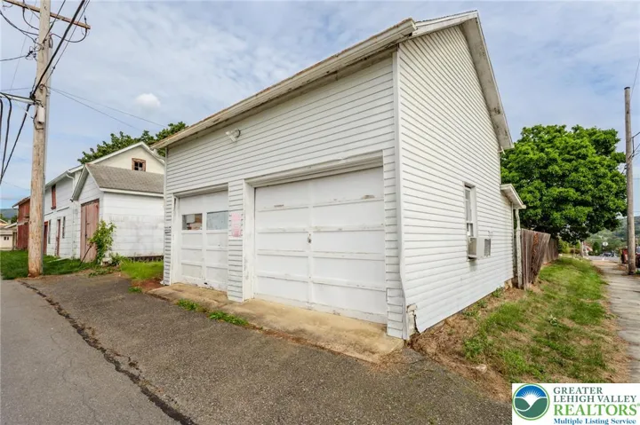 Detached 2 Car Garage