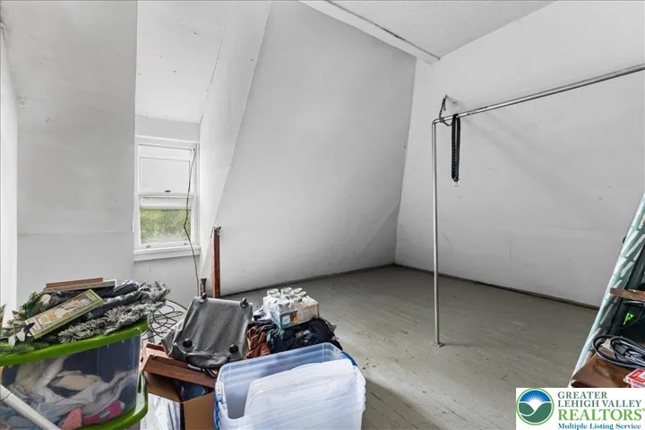 Walk in closet (Bedroom 4)