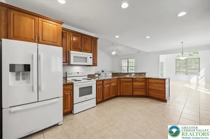 Kitchen, Granite, recessed lights