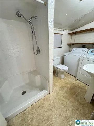 Bathroom w/laundry area