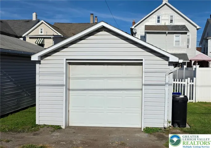 BACK GARAGE