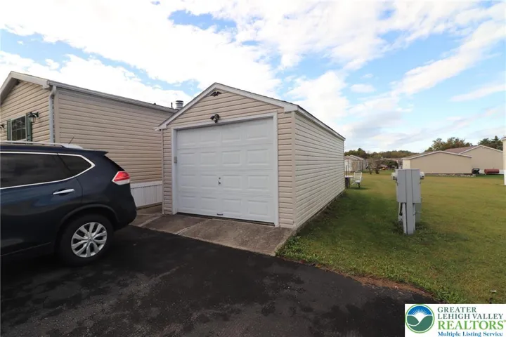 1 car detached garage