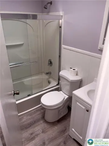 2nd floor bathroom
