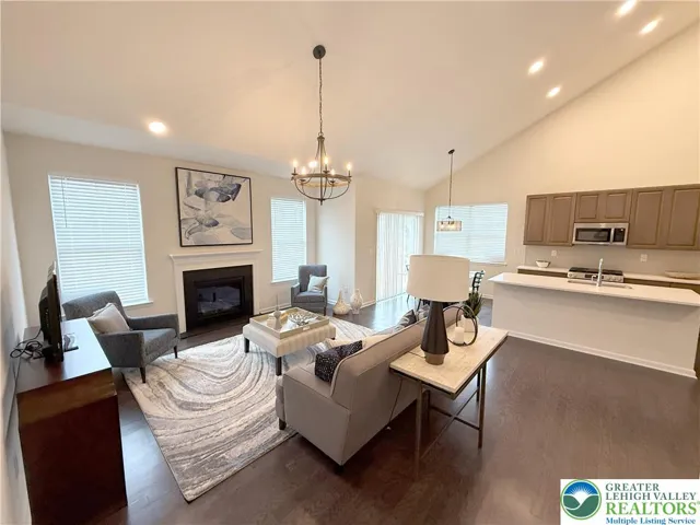 Kitchen/ Family Room