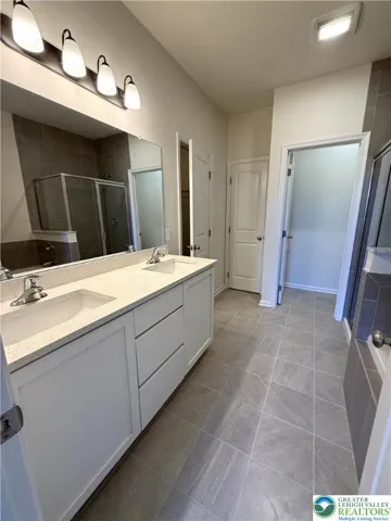 Owners Bath