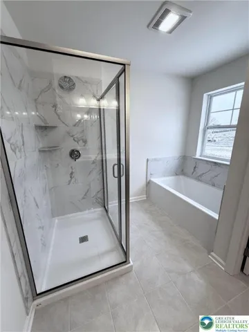 Owner's Bath Shower & Tub