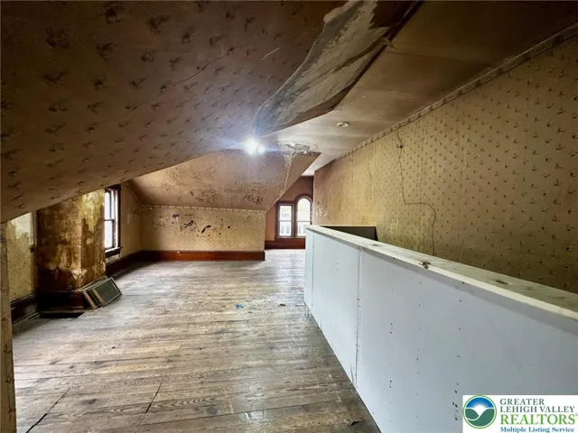 Expandable attic space