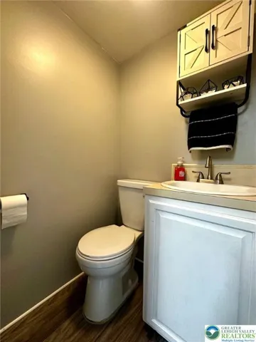 1st floor half bathroom