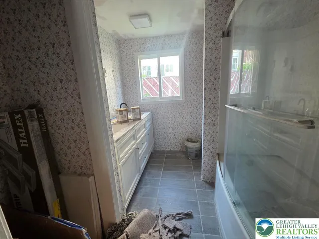 Shower to the Right - Dual Vanities