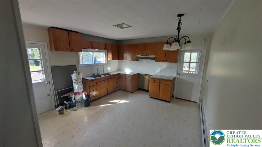 Kitchen Stove and fridge will be added by landlord