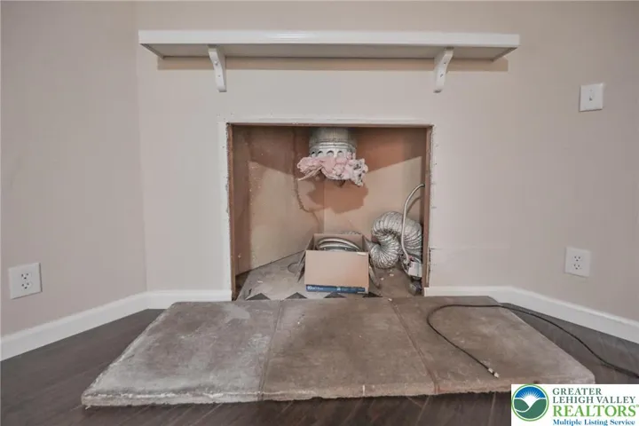 Fireplace - Buyer's choice electric or propane insert