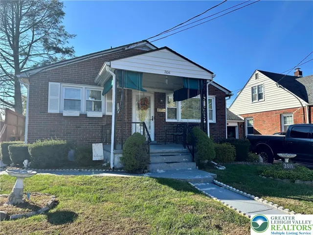 Welcome to 2011 Mary St:)